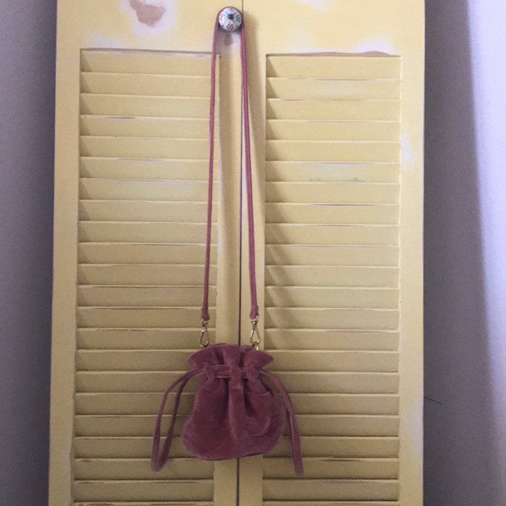 Made wall velour purse